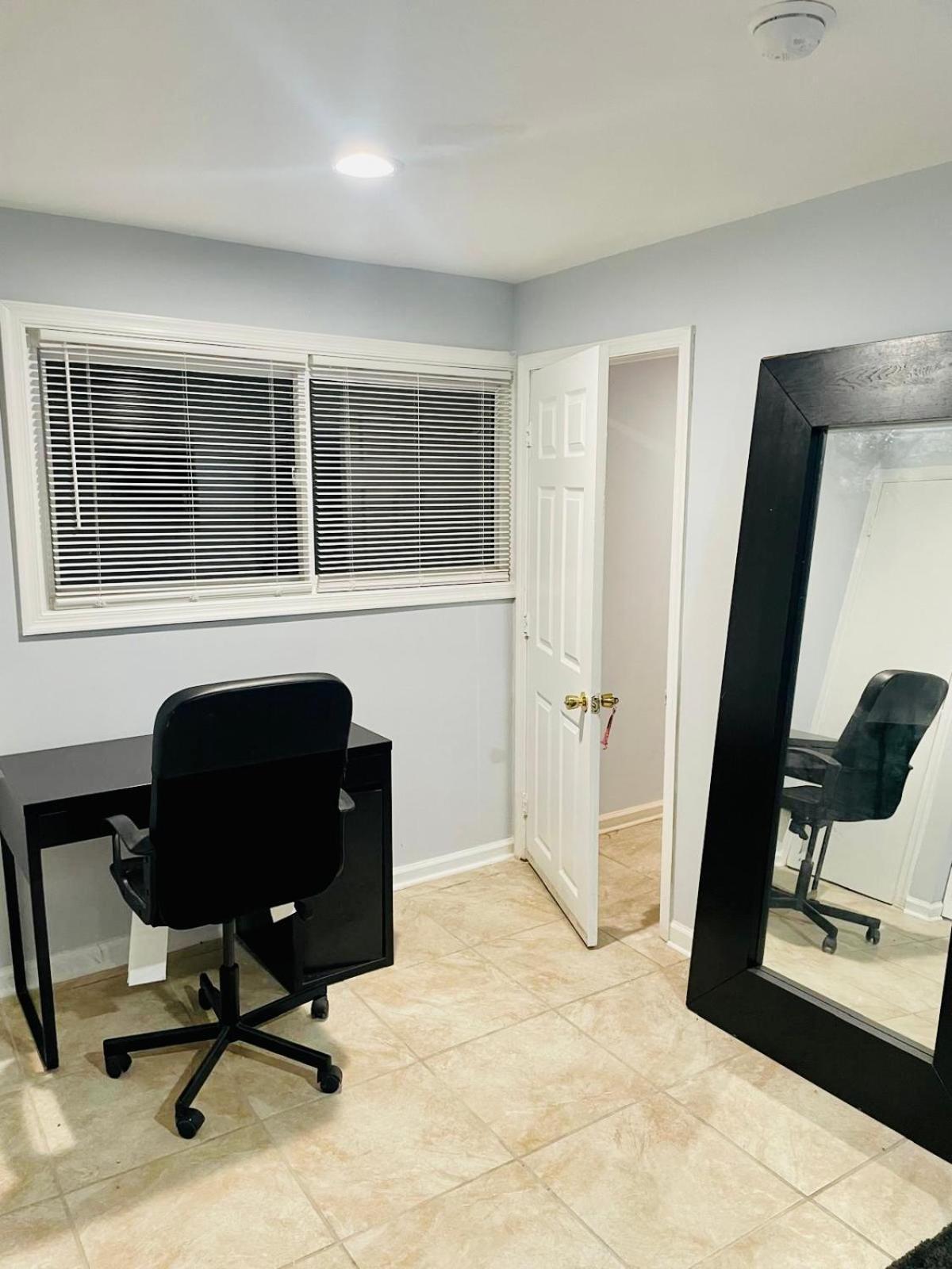 2 Bedroom Lower Level Unit 1 & Half Bath Md #1 * Laurel