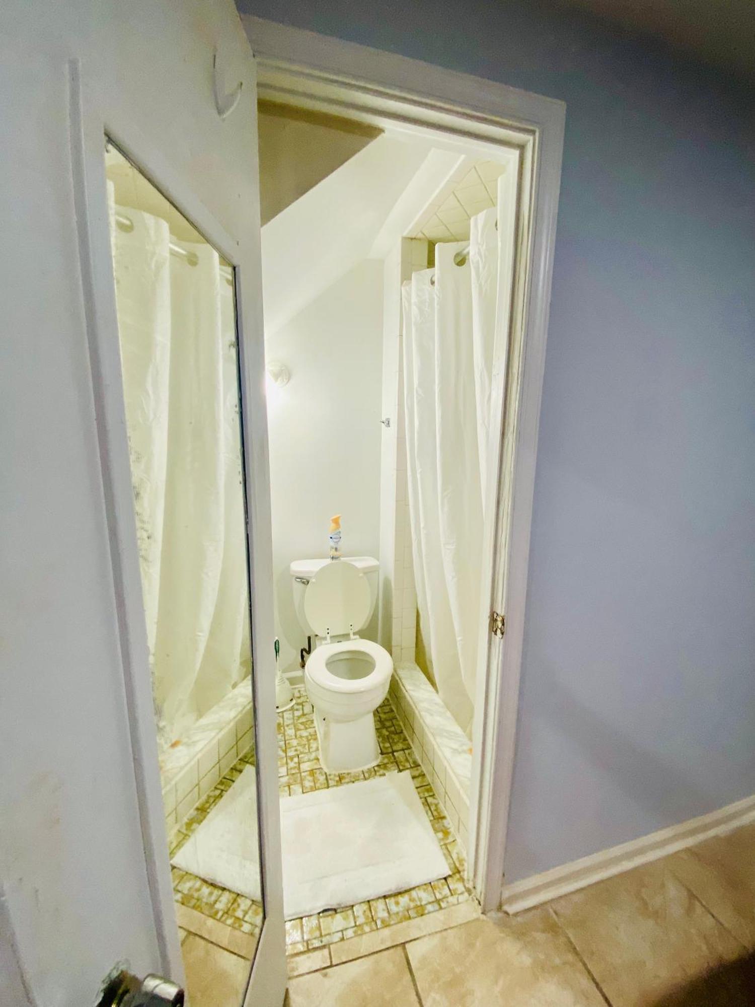 Apartment 2 Bedroom Lower Level Unit 1 & Half Bath Md #1