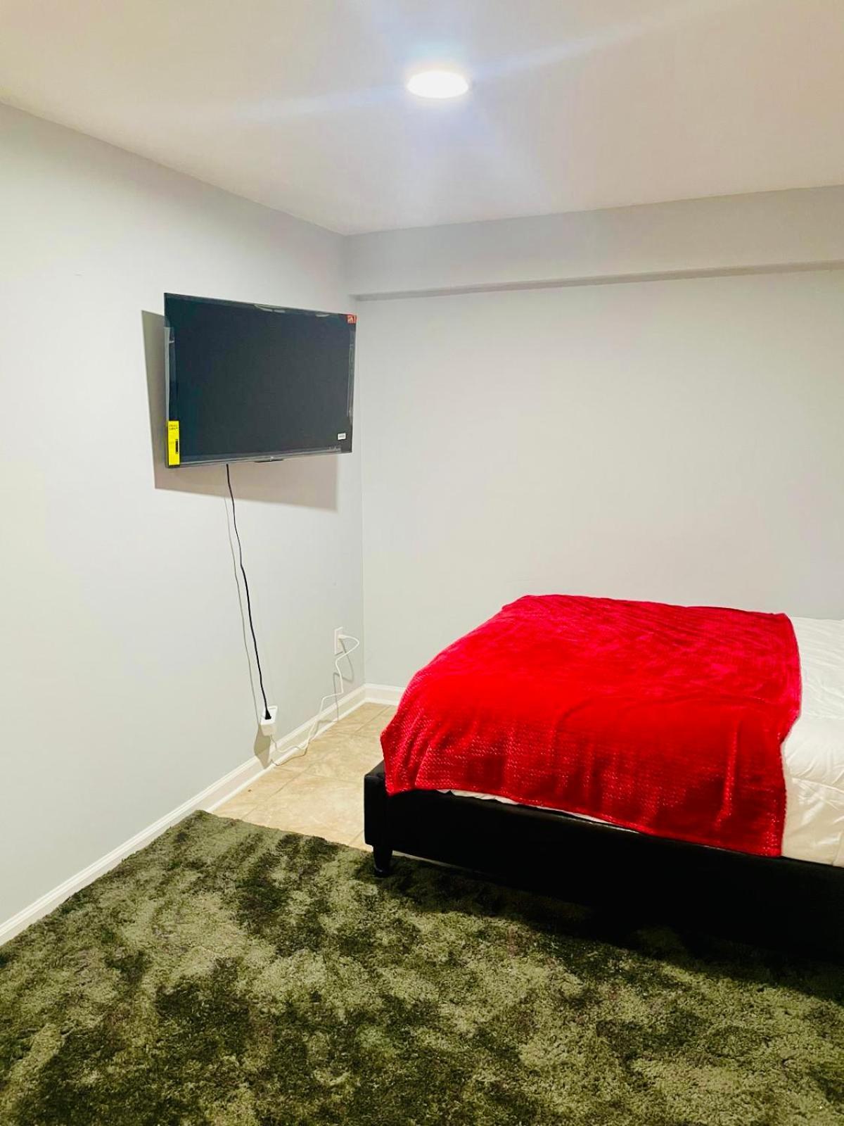 2 Bedroom Lower Level Unit 1 & Half Bath Md #1 Apartment Laurel